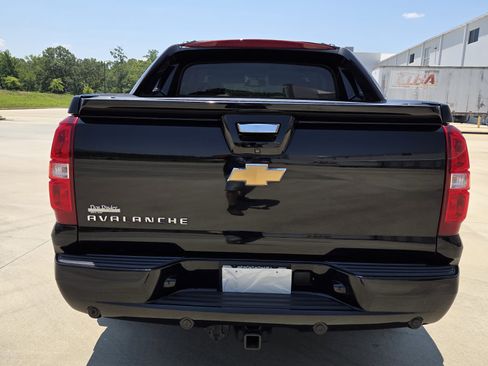 Used 2013 Chevrolet Avalanche LT w/ Suspension Package, Off-Road AWD/4WD image 19