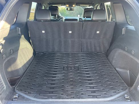 Used 2017 Jeep Grand Cherokee Altitude image 13