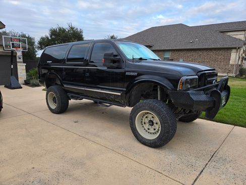 Used 2004 Ford Excursion Limited image 1