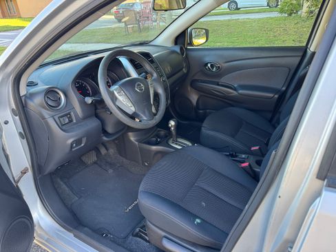Used 2015 Nissan Versa SV image 4