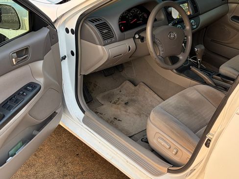 Used 2005 Toyota Camry LE image 11