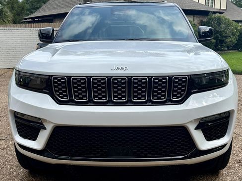 Used 2024 Jeep Grand Cherokee Summit image 4