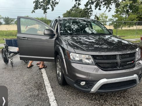 Used 2017 Dodge Journey Crossroad w/ Popular Equipment Group FWD image 1