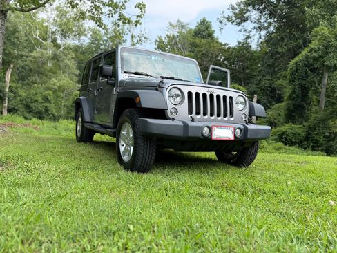 Used 2017 Jeep Wrangler Unlimited Sport w/ Quick Order Package 24S AWD/4WD image 1