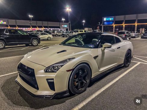Used 2020 Nissan GT-R Premium image 5