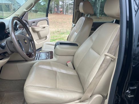 Used 2012 Chevrolet Avalanche LTZ image 9