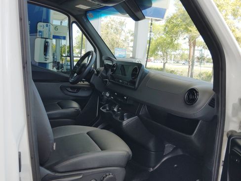 Used 2024 Mercedes-Benz Sprinter 2500 image 11
