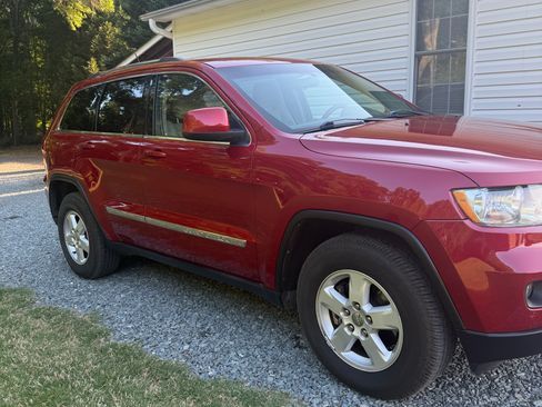 Used 2011 Jeep Grand Cherokee Laredo w/ Trailer Tow Group AWD/4WD image 5