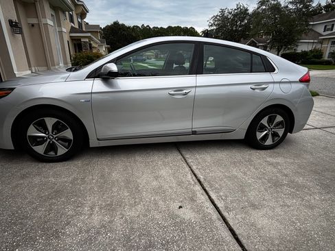 Used 2019 Hyundai Ioniq Limited FWD image 4