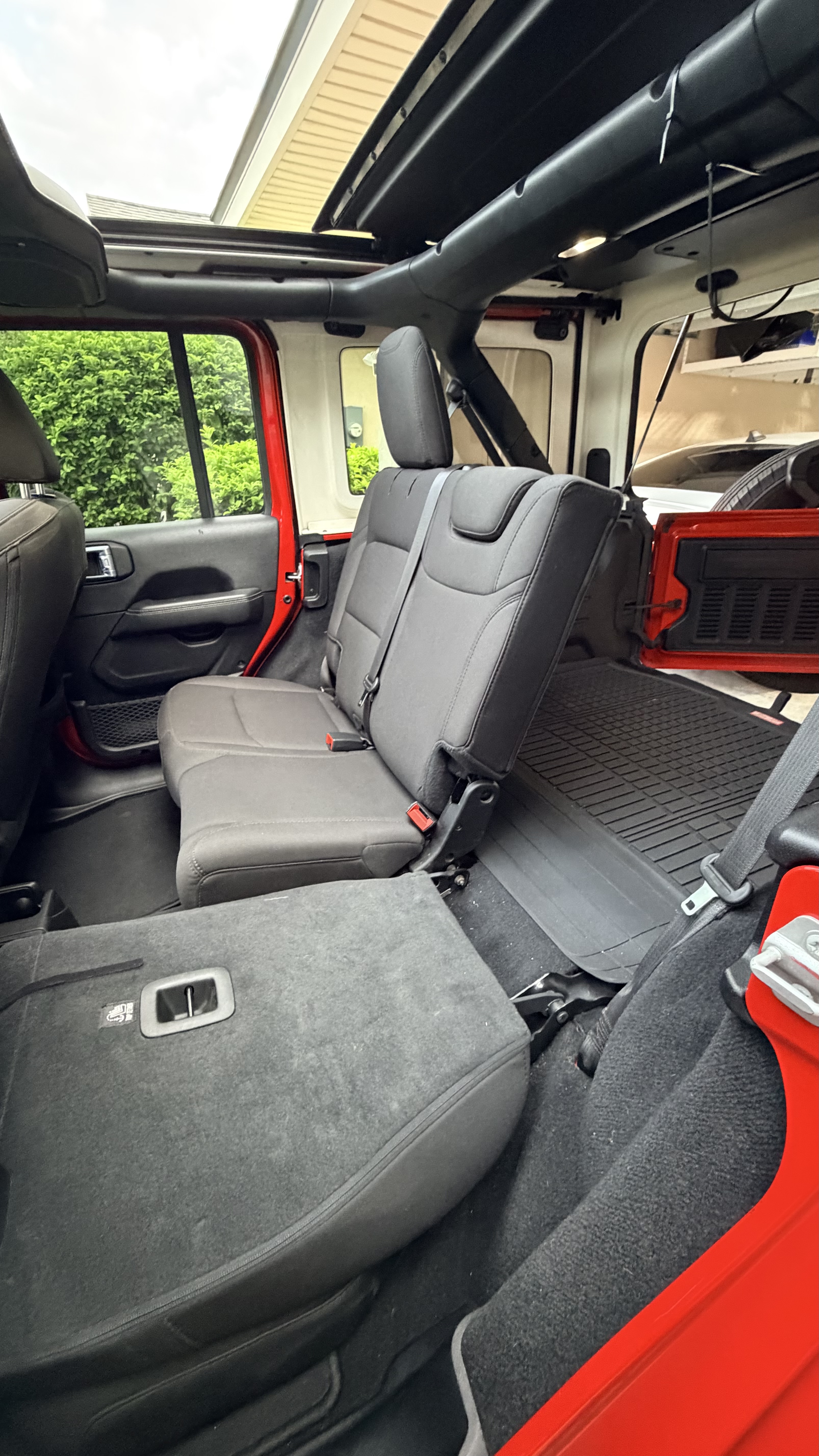 Used 2021 Jeep Wrangler Unlimited Sahara AWD/4WD image 25