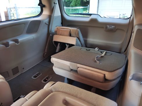 Used 2012 Kia Sedona LX w/ PWR Pkg FWD image 16