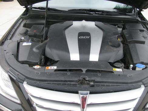 Used 2013 Hyundai Genesis 3.8 w/ Technology Pkg image 11