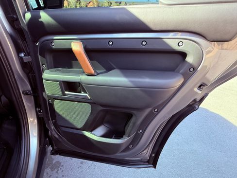 Used 2022 Land Rover Defender 110 X-Dynamic HSE image 16