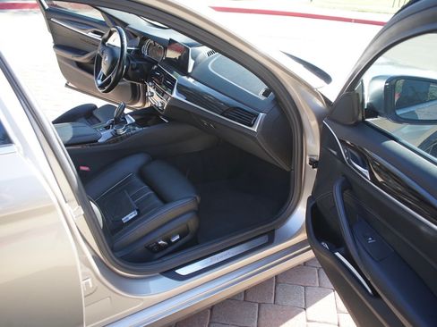 Used 2017 BMW 530i 530i Sedan 4D image 10