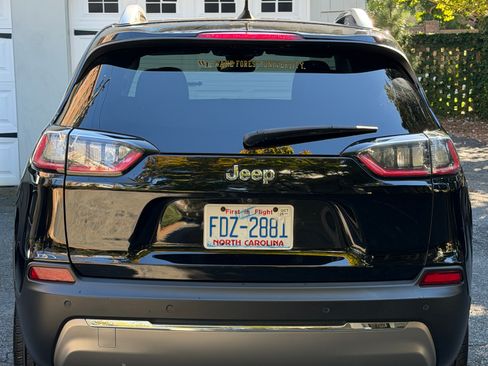 Used 2019 Jeep Cherokee Limited w/ Luxury Group image 5