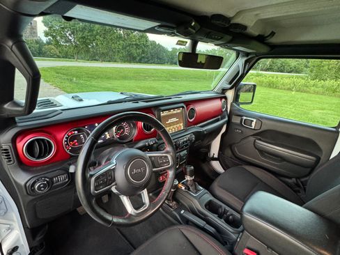 Used 2022 Jeep Gladiator Rubicon w/ LED Lighting Group AWD/4WD image 13