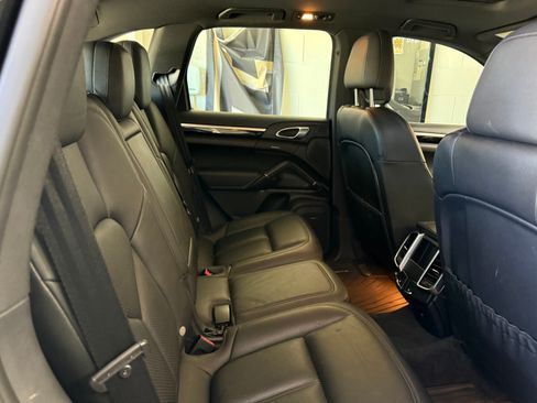 Used 2015 Porsche Cayenne S image 23