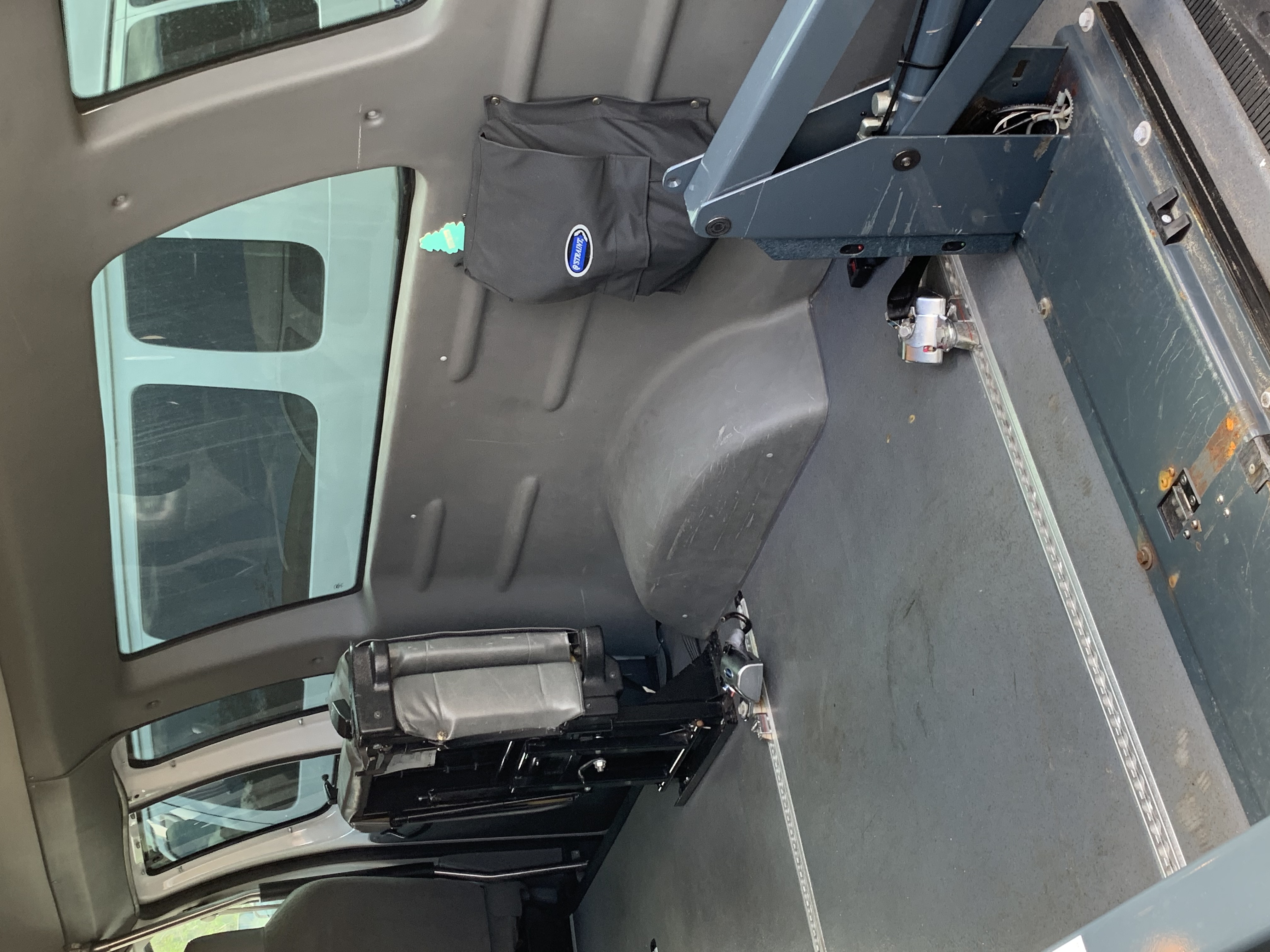 Used 2009 Ford E-250 and Econoline 250 Extended RWD image 5