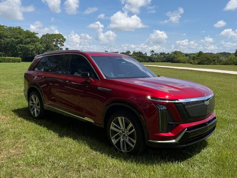 Used 2026 Cadillac Vistiq Luxury AWD/4WD image 16