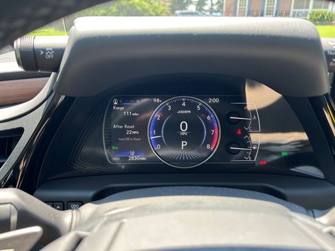 Used 2025 Lexus ES 350 w/ Premium Package FWD image 12