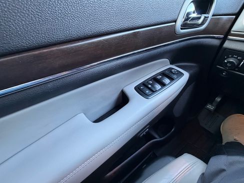 Used 2018 Jeep Grand Cherokee Limited RWD image 14
