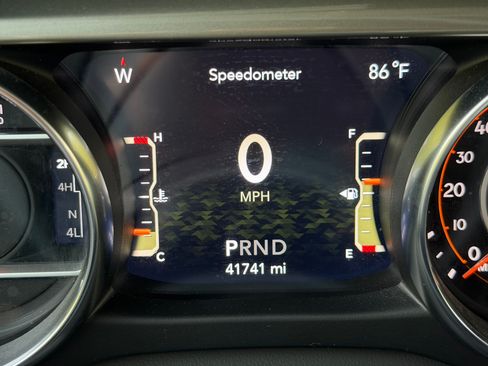 Used 2023 Jeep Wrangler Unlimited Sahara image 15