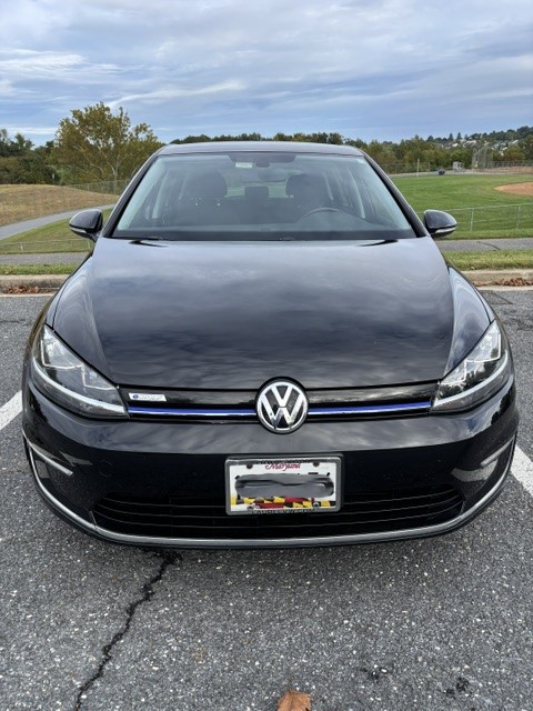 Used 2017 Volkswagen e-Golf SE w/ DC Fast Charging Package FWD image 2