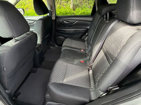 Used 2018 Nissan Rogue SV image 10