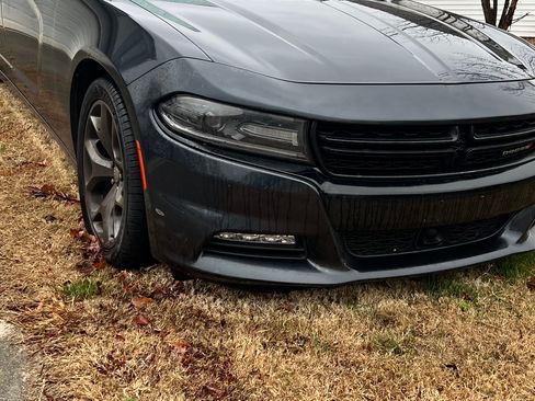 Used 2016 Dodge Charger SXT w/ Premium Group image 2