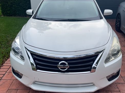 Used 2014 Nissan Altima 2.5 SL w/ Technology Package FWD image 4