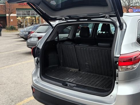 Used 2018 Toyota Highlander XLE image 10