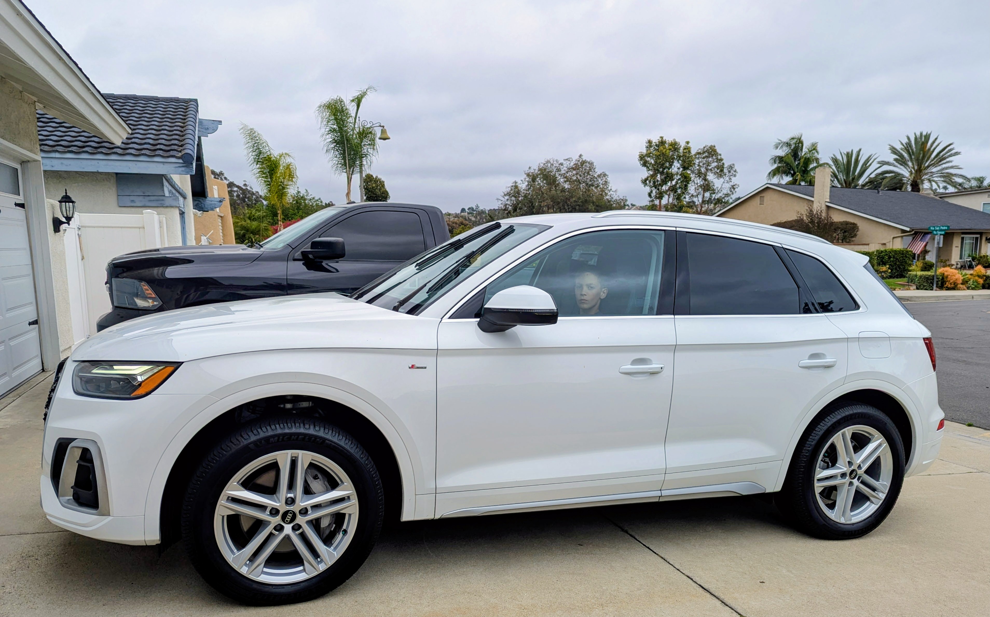 Used 2022 Audi Q5 e Premium w/ Convenience Package AWD/4WD image 2
