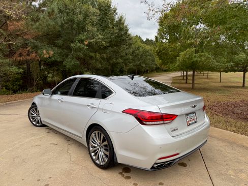 Used 2015 Hyundai Genesis 5.0 image 5