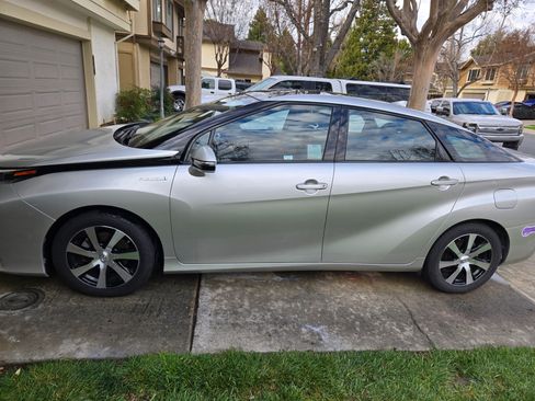 Used 2018 Toyota Mirai image 5