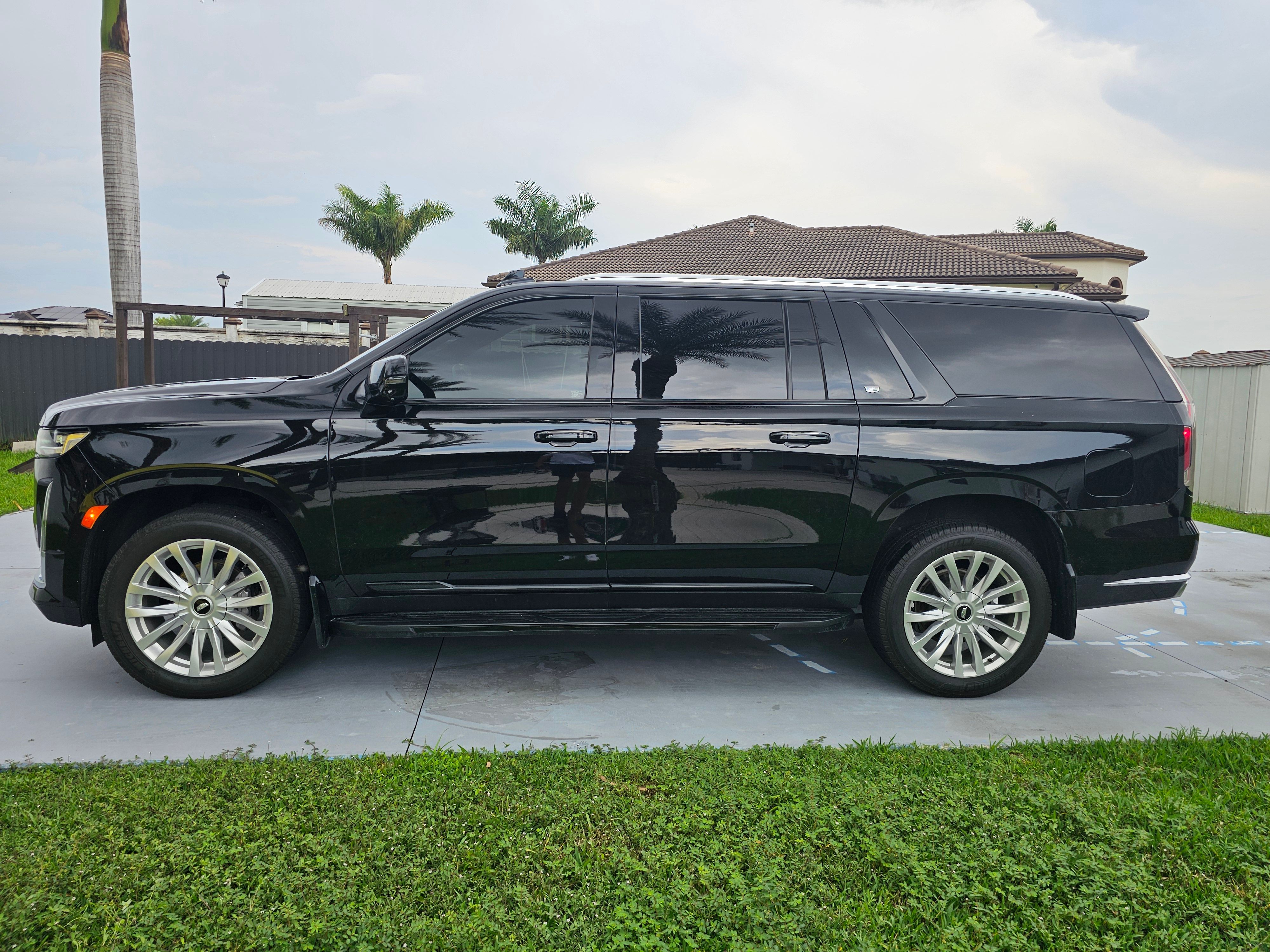 Used 2022 Cadillac Escalade ESV Luxury RWD image 5