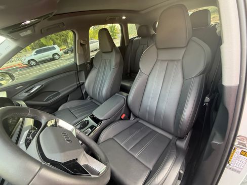 Used 2025 Audi Q6 e-tron Premium Plus w/ Premium Plus RWD image 19