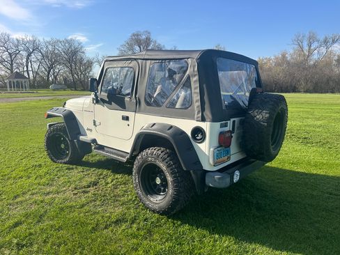 Used 1997 Jeep Wrangler SE AWD/4WD image 4