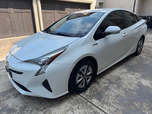 Used 2017 Toyota Prius Two image 4