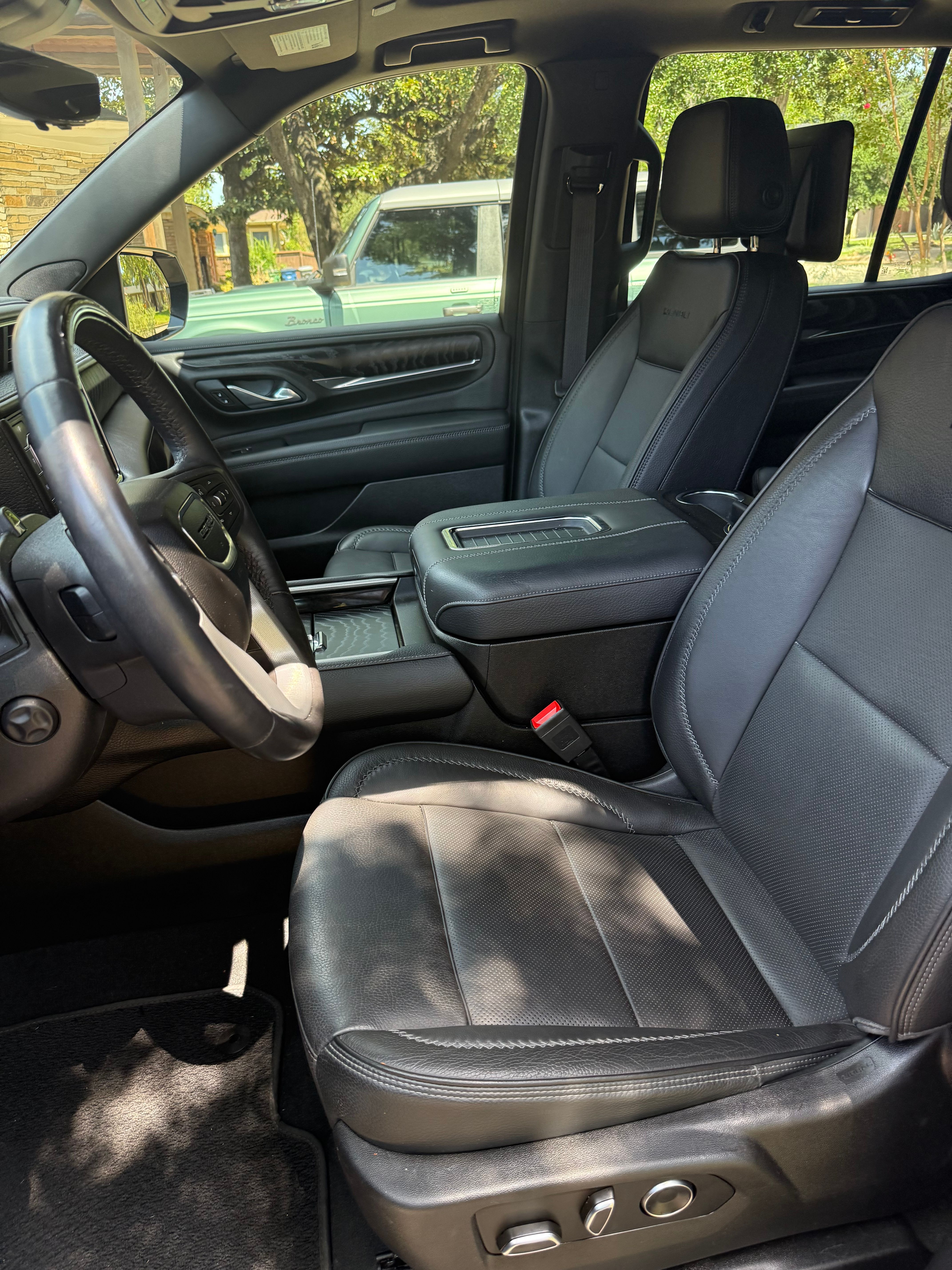 Used 2023 GMC Yukon Denali w/ Denali Reserve Package AWD/4WD image 11