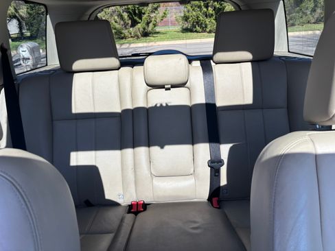 Used 2014 Land Rover LR2 HSE image 8