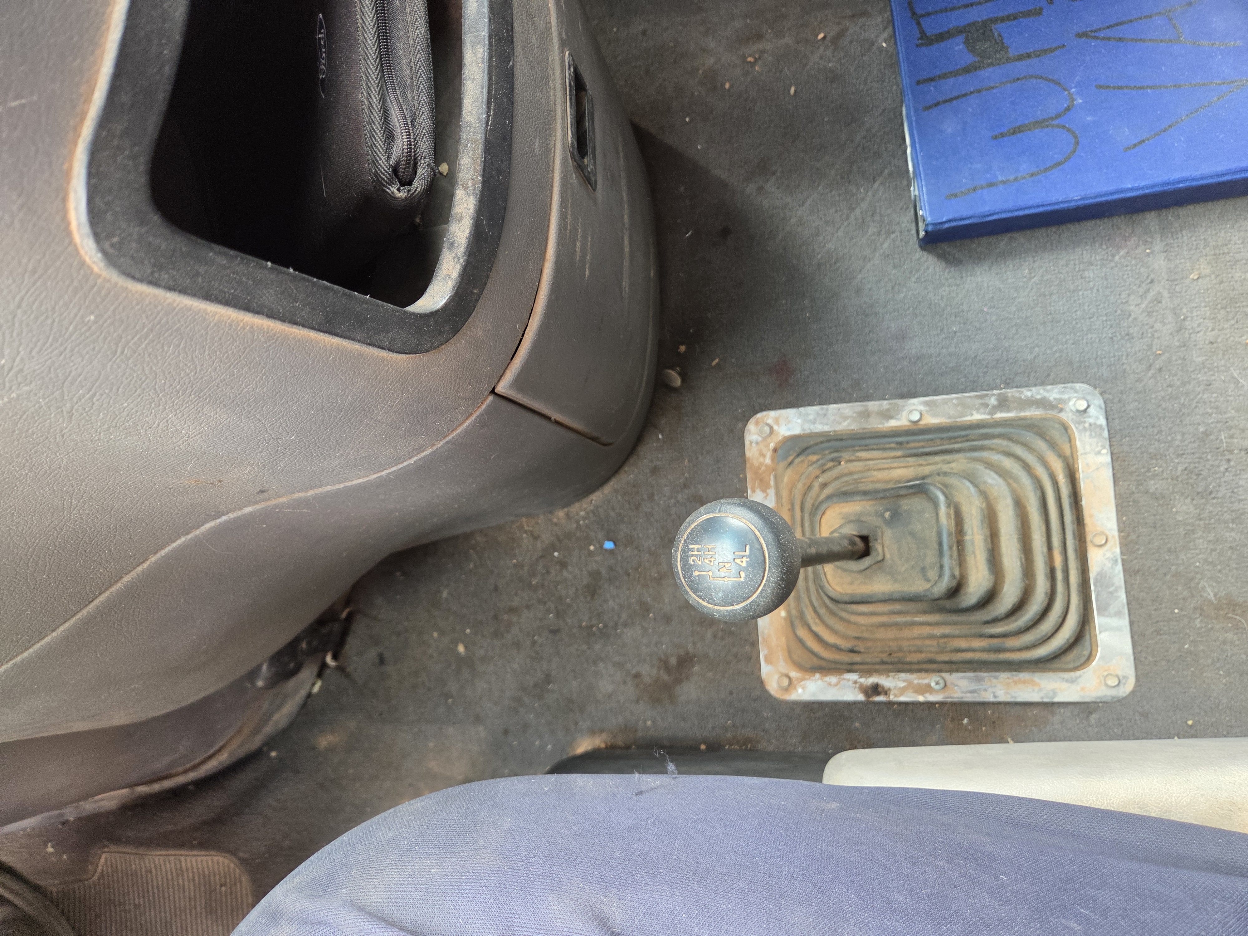 Used 2002 Ford E-350 and Econoline 350 Club Wagon RWD image 9
