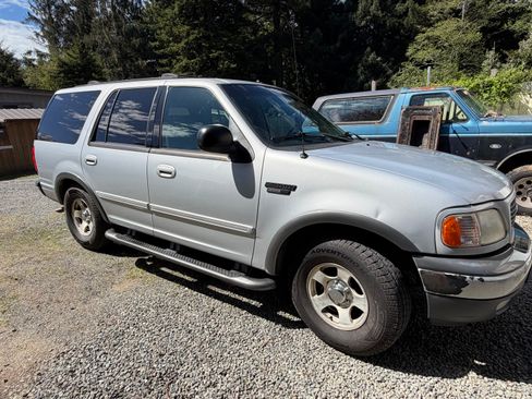Used 1999 Ford Expedition 2WD image 2