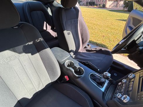 Used 2019 Ford Mustang Coupe image 9