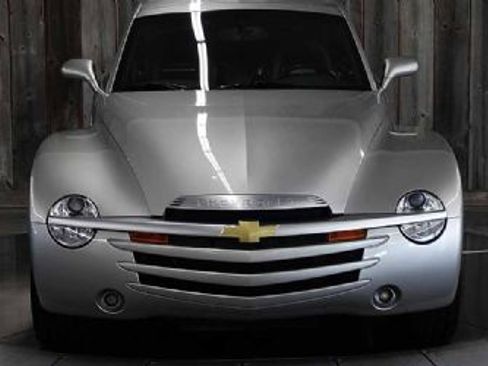 Used 2005 Chevrolet SSR w/ Preferred Equipment Group image 6