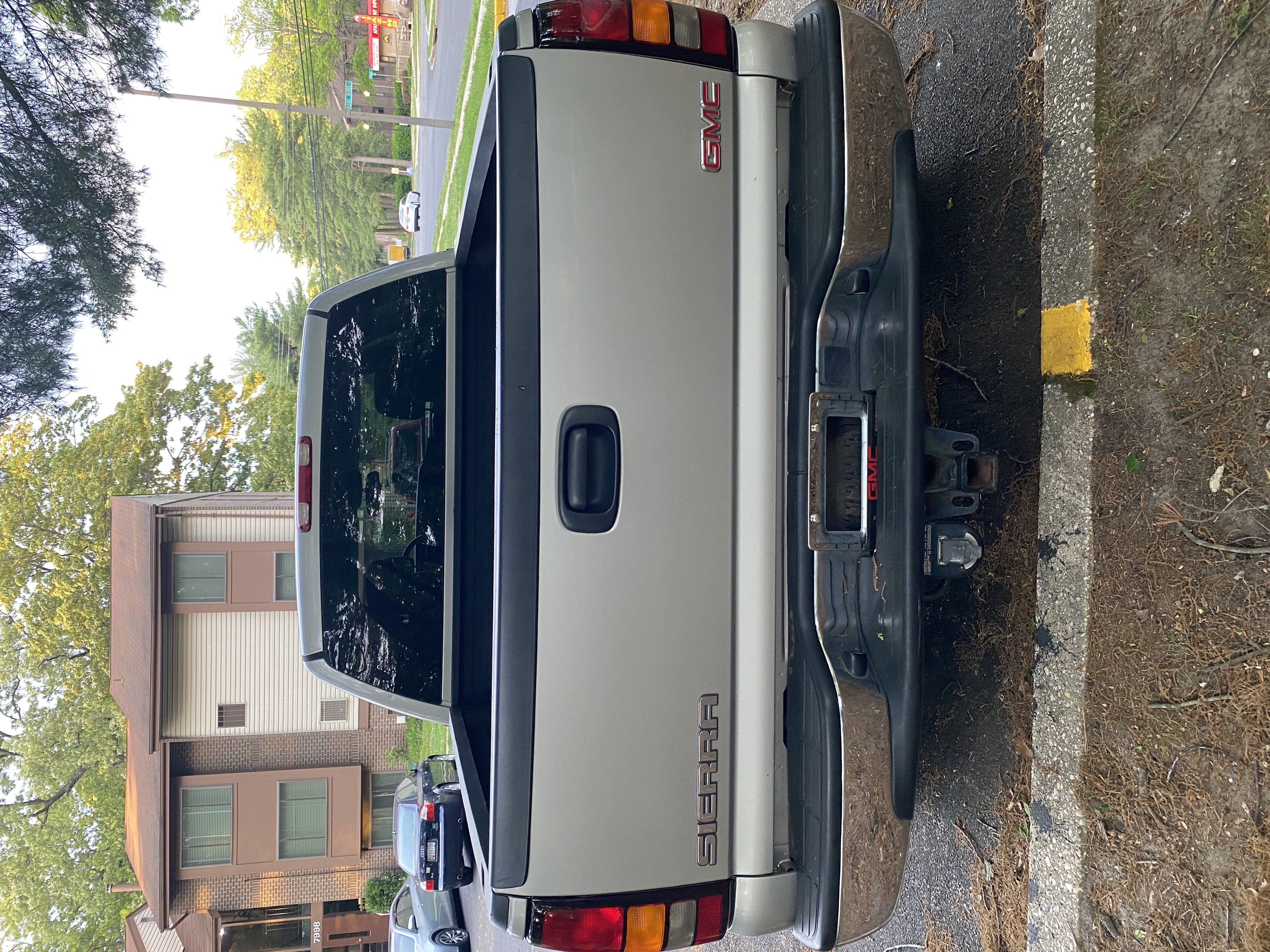 Used 2004 GMC Sierra 1500 SLT w/ Off-Road Package AWD/4WD image 9