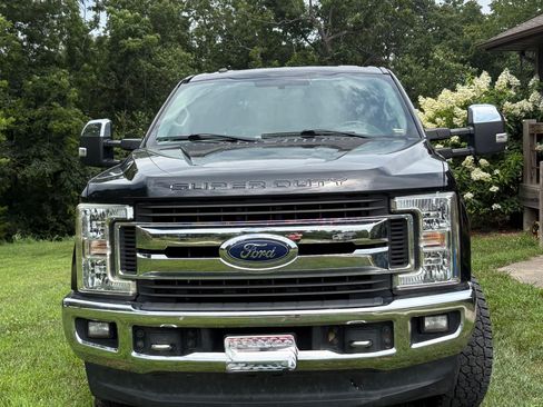 Used 2018 Ford F250 XLT w/ XLT Premium Package AWD/4WD image 6