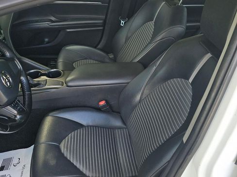 Used 2021 Toyota Camry SE FWD image 10