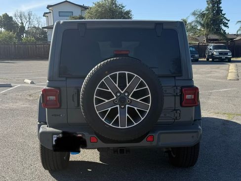 Used 2022 Jeep Wrangler Unlimited Sahara AWD/4WD image 9