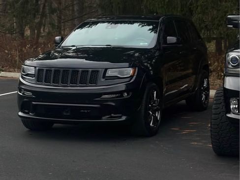 Used 2016 Jeep Grand Cherokee SRT image 2