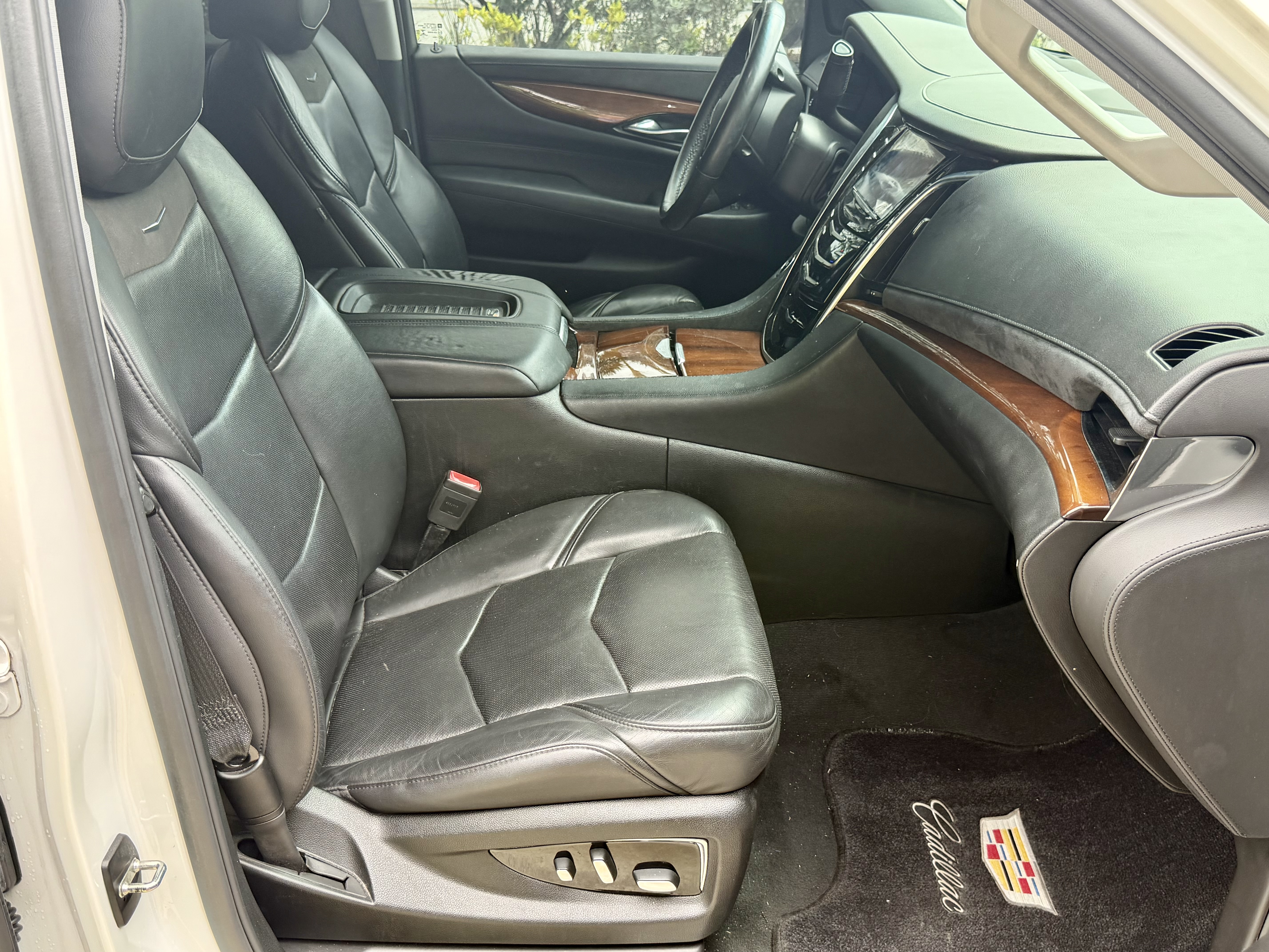 Used 2018 Cadillac Escalade ESV Luxury RWD image 16